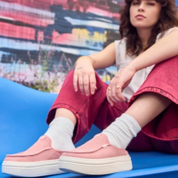 NWT Hey Dude Austin Lift Classic Rosette Pink Suede Slip-On Loafers, W6 - Picture 11 of 11